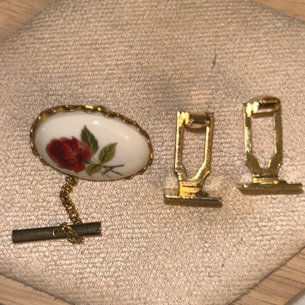 Vintage Art Deco Gold‎ Rose Porcelain Tie Tack & Gemstone Cufflink Set